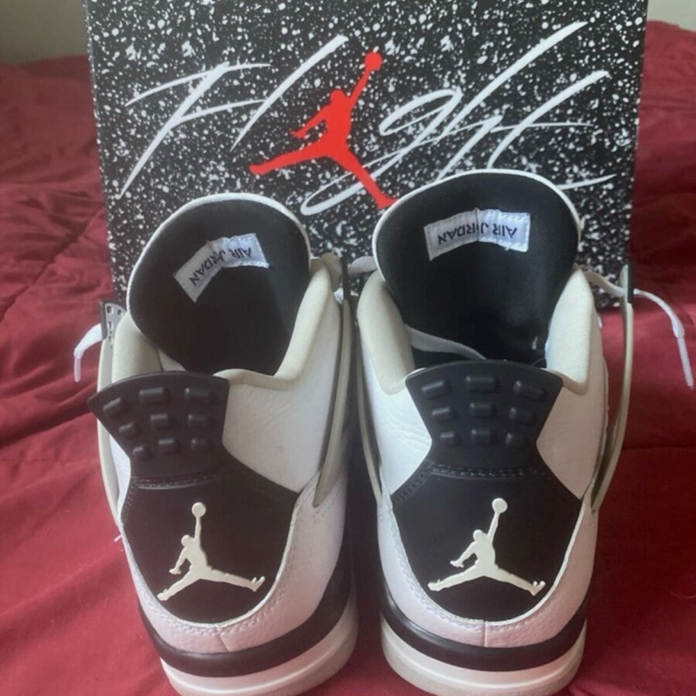 Excellent used air Jordan retro 4. Sz 9.